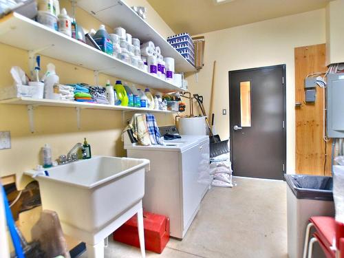 Laundry room - 74 Boul. Labbé S., Victoriaville, QC - Indoor Photo Showing Laundry Room