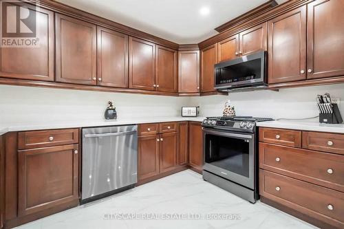 19 Staples Lane, Hamilton (Binbrook), ON - Indoor Photo Showing Kitchen