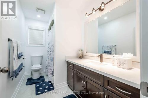 19 Staples Lane, Hamilton (Binbrook), ON - Indoor Photo Showing Bathroom