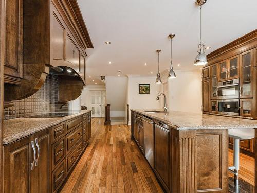 Kitchen - 5727 Ch. Queen-Mary, Hampstead, QC - Indoor Photo Showing Kitchen With Upgraded Kitchen