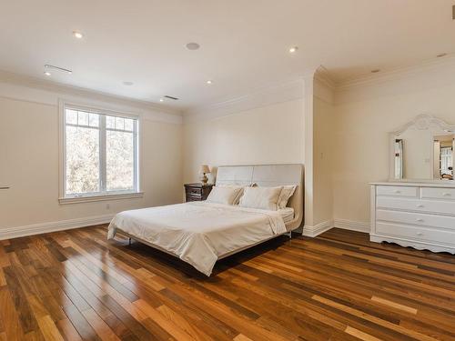 Master bedroom - 5727 Ch. Queen-Mary, Hampstead, QC - Indoor Photo Showing Bedroom