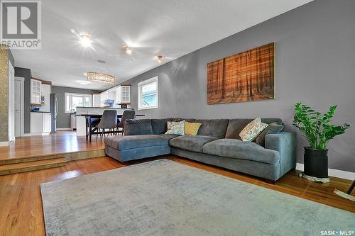 40 Tibbits Road, Regina, SK - Indoor Photo Showing Living Room