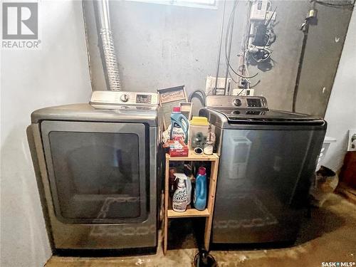 110 31St Street W, Prince Albert, SK - Indoor Photo Showing Laundry Room