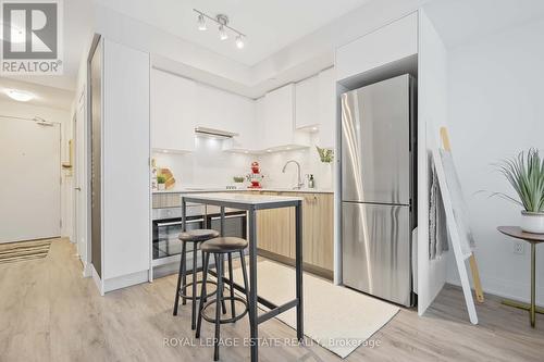 811 - 99 Broadway Avenue, Toronto C10, ON - Indoor Photo Showing Kitchen
