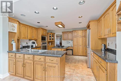 34 Pine Ridge Road, Erin, ON - Indoor Photo Showing Kitchen With Double Sink