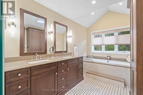 34 Pine Ridge Road, Erin, ON - Indoor Photo Showing Bathroom