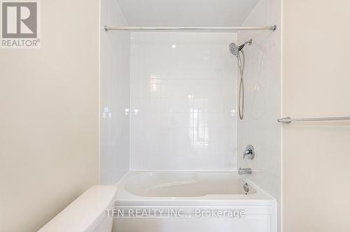 222 Melody Lane, Thorold, ON - Indoor Photo Showing Bathroom