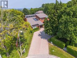 13 CONNOR COURT  Hamilton (Stoney Creek), ON L8G 3C7