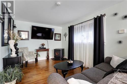 Granny Flat - Living Space - 109 Rideau Avenue N, Smiths Falls, ON - Indoor Photo Showing Living Room