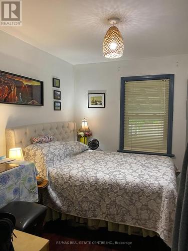 36 Marsh Road, Toronto (Clairlea-Birchmount), ON - Indoor Photo Showing Bedroom