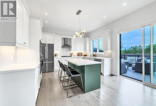 84 Pine Hill Crescent, Aurora (Aurora Estates), ON - Indoor Photo Showing Kitchen With Upgraded Kitchen