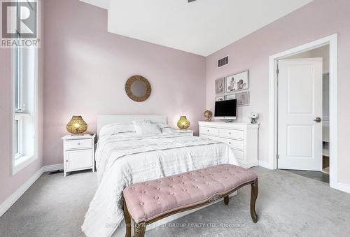 84 Pine Hill Crescent, Aurora (Aurora Estates), ON - Indoor Photo Showing Bedroom