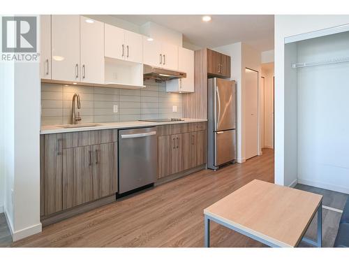 1504 900 Carnarvon Street, New Westminster, BC - Indoor Photo Showing Kitchen