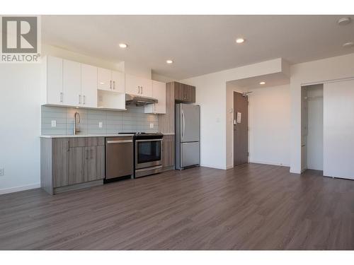 3213 900 Carnarvon Street, New Westminster, BC - Indoor Photo Showing Kitchen