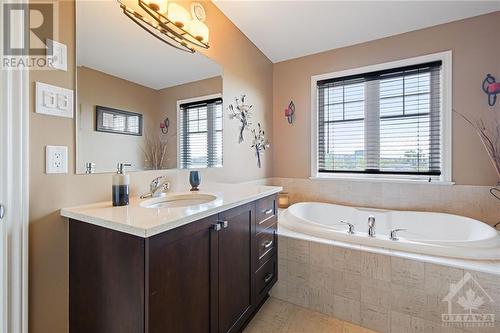 476 Rochefort Circle, Ottawa, ON - Indoor Photo Showing Bathroom