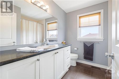 476 Rochefort Circle, Ottawa, ON - Indoor Photo Showing Bathroom