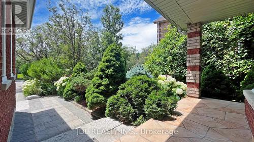 52 Cedarhurst Drive, Richmond Hill, ON - Outdoor