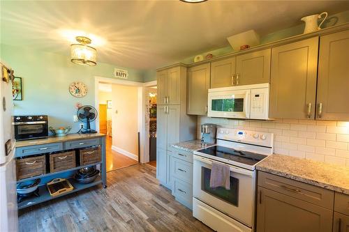 359 Birch Street, Arborg, MB - Indoor Photo Showing Kitchen