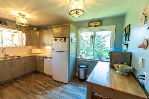 359 Birch Street, Arborg, MB - Indoor Photo Showing Kitchen With Double Sink