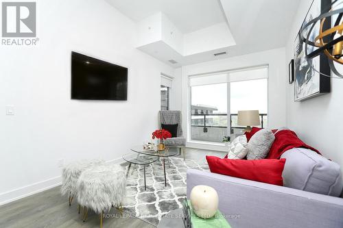 414 - 2489 Taunton Road, Oakville (Uptown Core), ON - Indoor Photo Showing Living Room