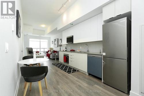 414 - 2489 Taunton Road, Oakville (Uptown Core), ON - Indoor Photo Showing Kitchen With Stainless Steel Kitchen