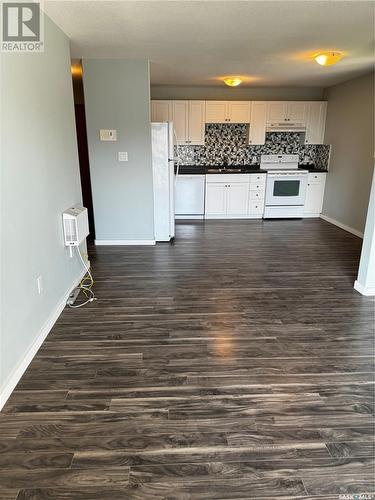 201 306 Perkins Street, Estevan, SK - Indoor Photo Showing Kitchen