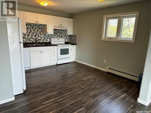 201 306 Perkins Street, Estevan, SK - Indoor Photo Showing Kitchen With Double Sink