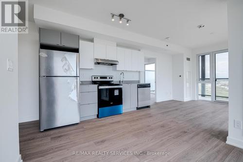 #B813 - 3200 Dakota Common, Burlington, ON - Indoor Photo Showing Kitchen