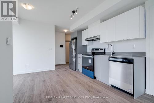 #B813 - 3200 Dakota Common, Burlington, ON - Indoor Photo Showing Kitchen