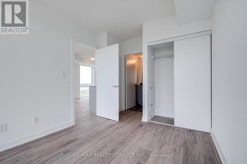 #B813 - 3200 Dakota Common, Burlington, ON - Indoor Photo Showing Other Room