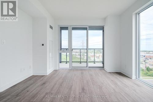 #B813 - 3200 Dakota Common, Burlington, ON - Indoor Photo Showing Other Room