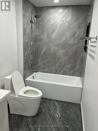 17 - 3308 The Credit Woodlands, Mississauga (Erindale), ON - Indoor Photo Showing Bathroom