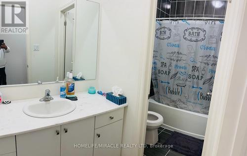 11 Truffle Court, Brampton (Northwest Brampton), ON - Indoor Photo Showing Bathroom