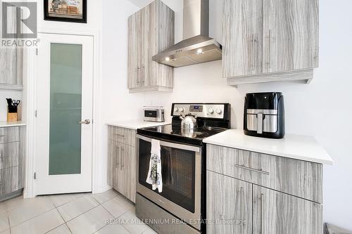 44 Whitton Drive, Brant (Brantford Twp), ON - Indoor Photo Showing Kitchen