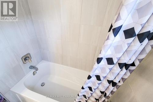 44 Whitton Drive, Brant (Brantford Twp), ON - Indoor Photo Showing Bathroom