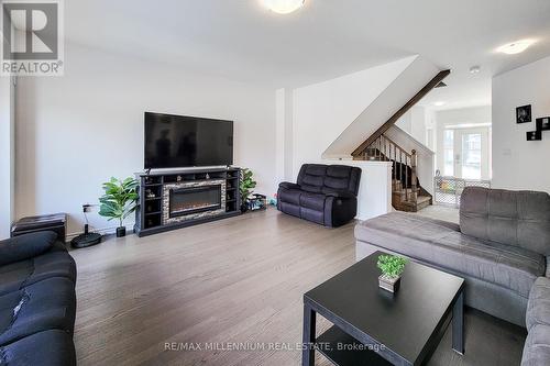 44 Whitton Drive, Brant (Brantford Twp), ON - Indoor Photo Showing Living Room