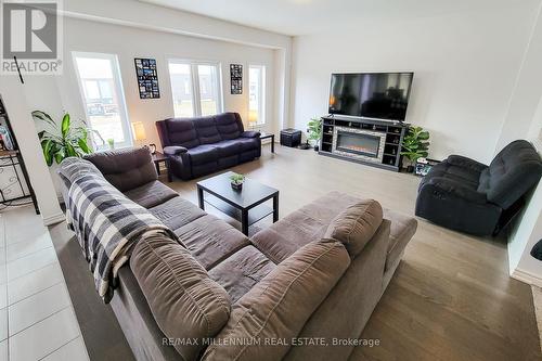 44 Whitton Drive, Brant (Brantford Twp), ON - Indoor Photo Showing Living Room