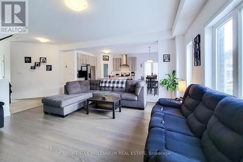 44 Whitton Drive, Brant (Brantford Twp), ON - Indoor Photo Showing Living Room