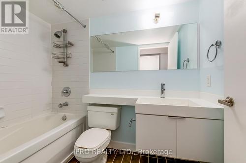 1602 - 4 Spadina Avenue, Toronto, ON - Indoor Photo Showing Bathroom