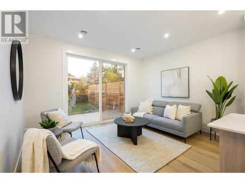 315 Chardonnay Avenue, Oliver, BC - Indoor Photo Showing Living Room