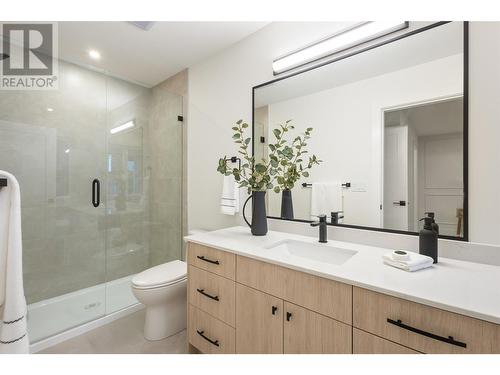 315 Chardonnay Avenue, Oliver, BC - Indoor Photo Showing Bathroom