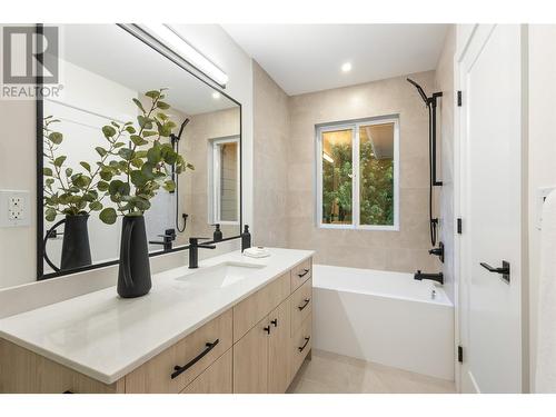 315 Chardonnay Avenue, Oliver, BC - Indoor Photo Showing Bathroom