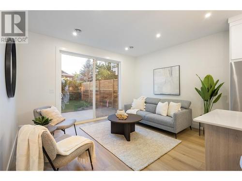 315 Chardonnay Avenue, Oliver, BC - Indoor Photo Showing Living Room