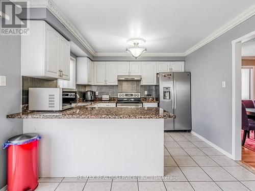 60 Dwellers Road, Brampton, ON - Indoor Photo Showing Kitchen