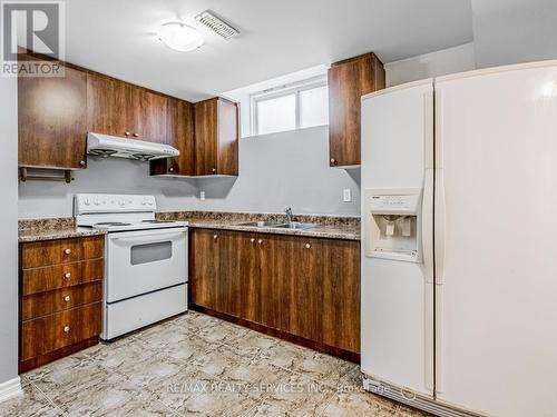 60 Dwellers Road, Brampton, ON - Indoor Photo Showing Kitchen With Double Sink