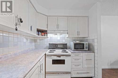 76 - 77 Collins Crescent, Brampton, ON - Indoor Photo Showing Kitchen