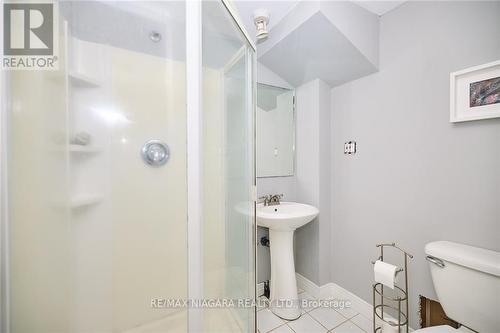 12 Cliff Road, St. Catharines, ON - Indoor Photo Showing Bathroom