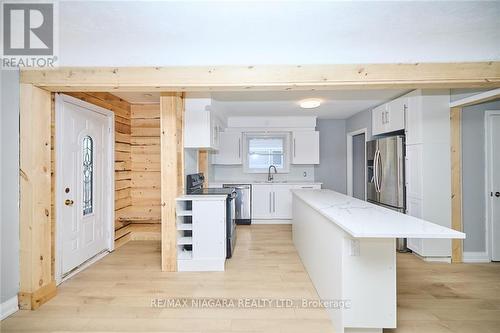 12 Cliff Road, St. Catharines, ON - Indoor Photo Showing Kitchen With Upgraded Kitchen