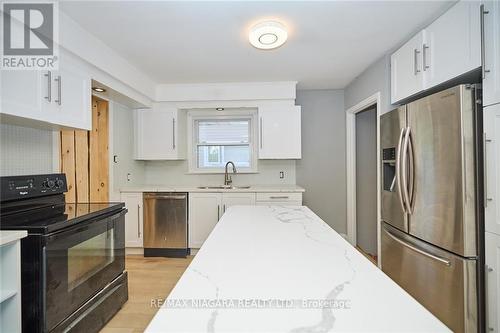 12 Cliff Road, St. Catharines, ON - Indoor Photo Showing Kitchen