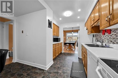 22 Tomahawk Drive, Grimsby, ON - Indoor Photo Showing Kitchen With Double Sink